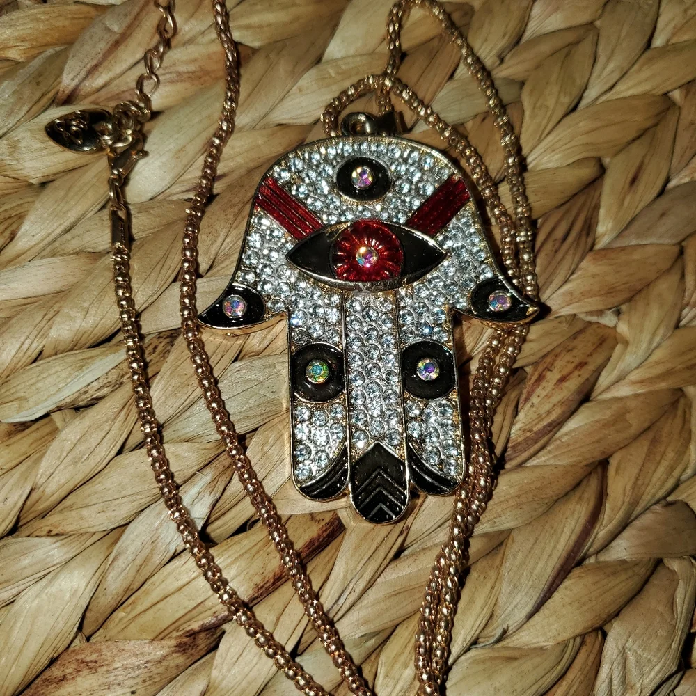 BETSEY JOHNSON  Hamsa Costume Necklace. - Picture 5 of 6